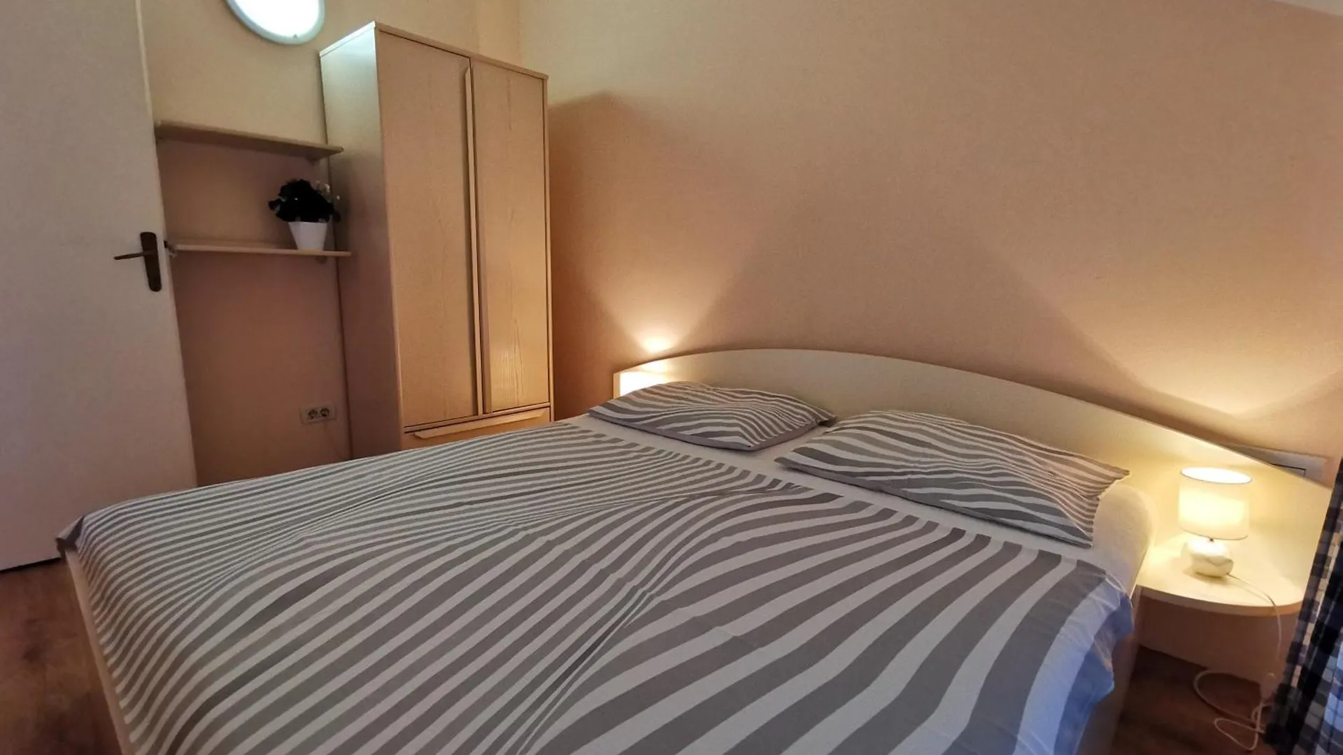 Apartments With A Parking Space Crikvenica - 22516